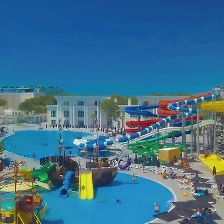 Ground Floor In Next To Flower Self Check In 100m To Golem (Tirana)