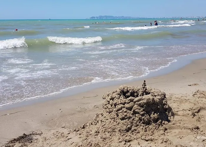 Ground Floor In Next To Flower Self Check In 100m To Lägenhet Golem (Tirana)