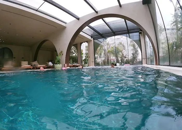 Ground Floor In Next To Flower Self Check In 100m To