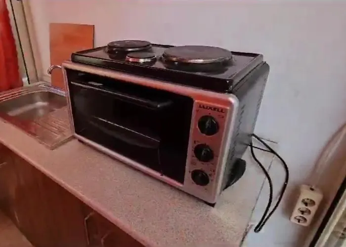 Ground Floor In Next To Flower Self Check In 100m To Lägenhet Golem (Tirana)