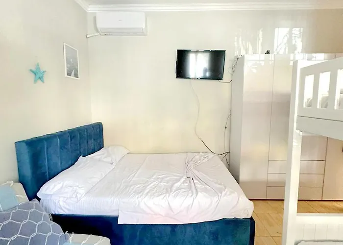 Ground Floor In Next To Flower Self Check In 100m To * Golem (Tirana)