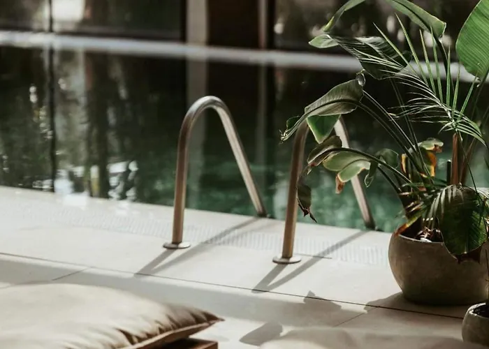 Ground Floor In Next To Flower Self Check In 100m To *